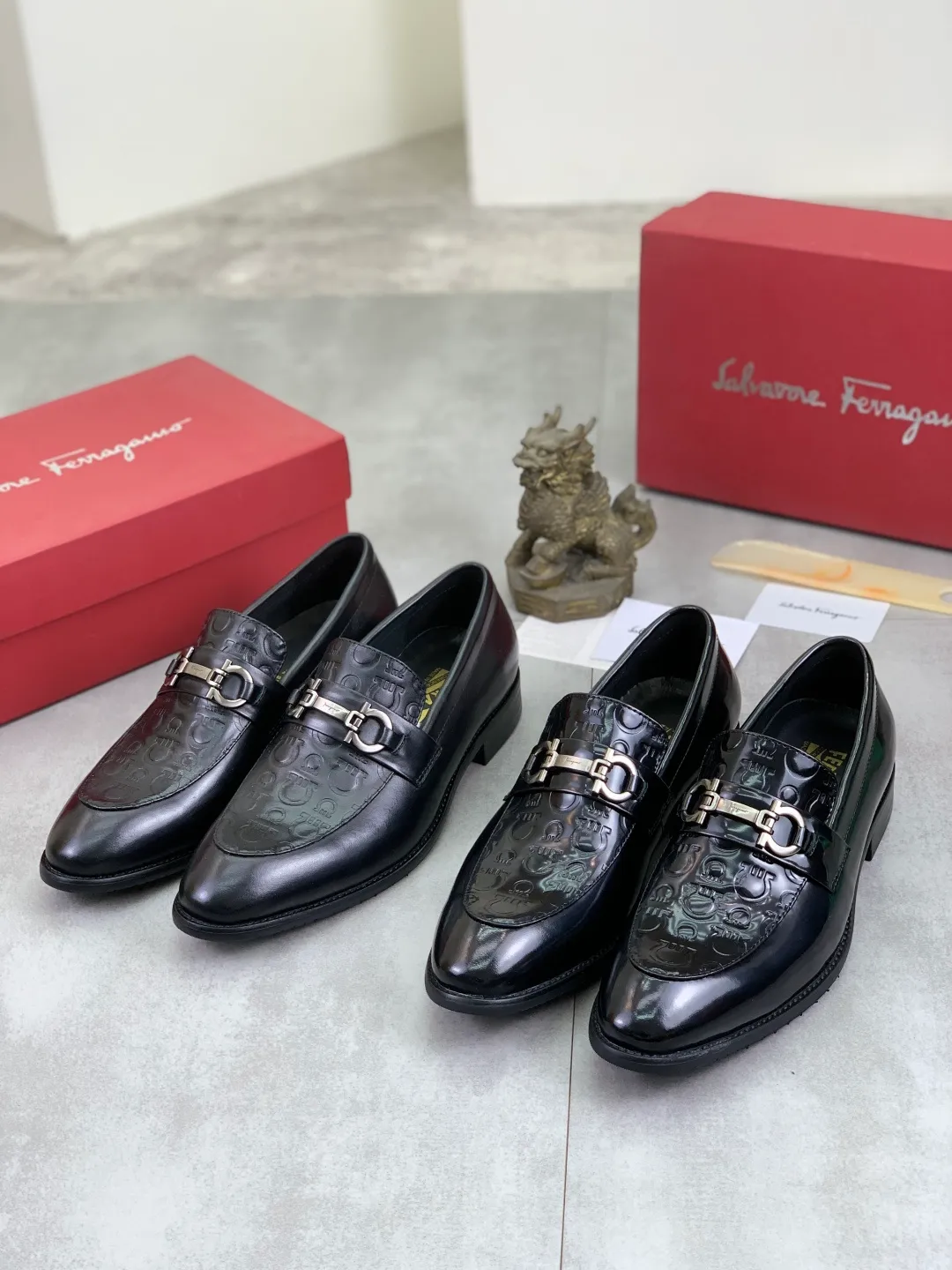 Men's Men's Shoes 💰P480💰[New Style] Water-dyed Niuli 🆘[Salvatore Ferragamo] Ferragamo's latest casual business leather shoes for men! Available at counters simultaneously! The fabric is made of specially imported original calfskin, and the interior is made of imported water-dyed cowhide. It is absolutely luxurious and leads the fashion trend. Matching code: 39-44, black optional